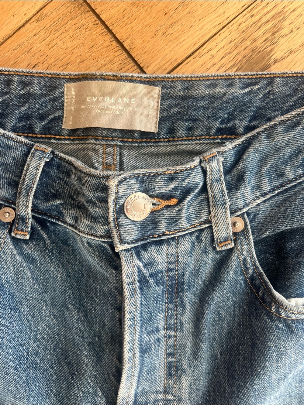 Everlane Women’s medium Blue the curvy 90’s cheeky straight jean organic cotton